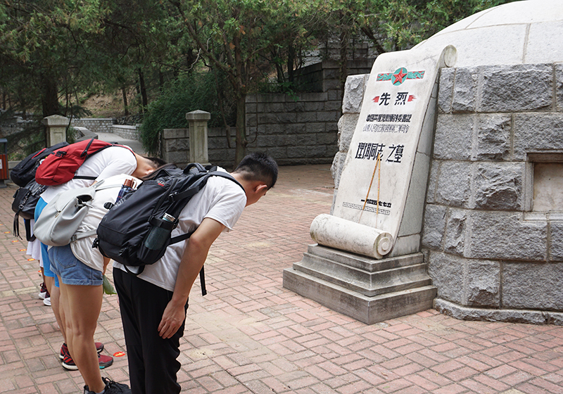 1祭拜理琪同志.jpg